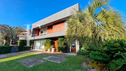 Casa Condomínio com 386m², 3 dormitórios, 3 suítes, 2 vagas, Velas da Marina em Capão da Canoa