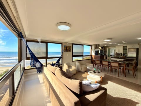 Apartamento com 248m², 4 dormitórios, 4 suítes, 3 vagas, Beach Palace em Capão da Canoa