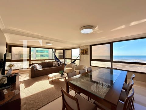 Apartamento com 248m², 4 dormitórios, 4 suítes, 3 vagas, Beach Palace em Capão da Canoa