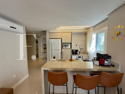 Apartamento com 65m², 2 dormitórios, 2 suítes, 1 vaga, London em Capão da Canoa