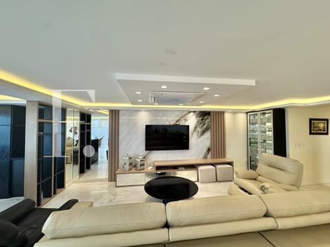 Apartamento com 320m², 4 dormitórios, 4 suítes, 2 vagas, Punta Serena em Capão da Canoa