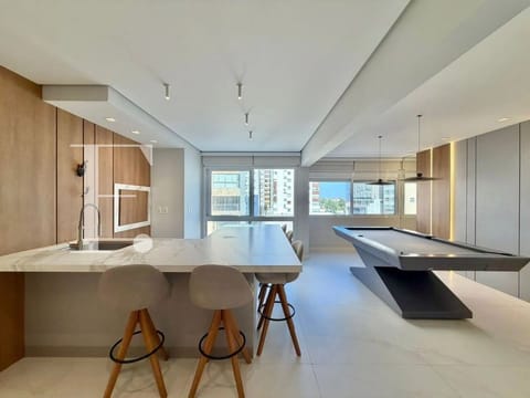 Apartamento com 300m², 6 dormitórios, 5 suítes, 4 vagas, Punta Serena em Capão da Canoa