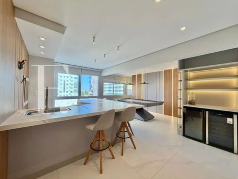 Apartamento com 300m², 6 dormitórios, 5 suítes, 4 vagas, Punta Serena em Capão da Canoa
