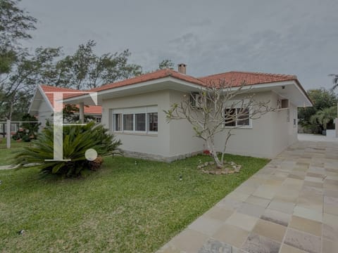 Casa com 250m², 4 dormitórios, 2 vagas, no bairro Atlântida em Xangri-Lá