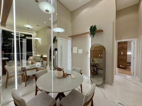 Apartamento com 104m², 2 dormitórios, 1 suíte, 1 vaga, Absoluto Palace em Capão da Canoa