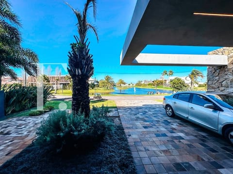 Casa Condomínio com 407m², 6 dormitórios, 6 suítes, 2 vagas, Villaggio em Xangri-Lá