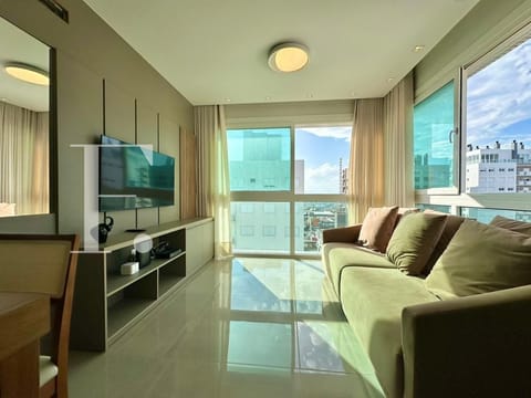 Apartamento com 79m², 2 dormitórios, 1 suíte, 2 vagas, Edifício Lá Plage em Capão da Canoa