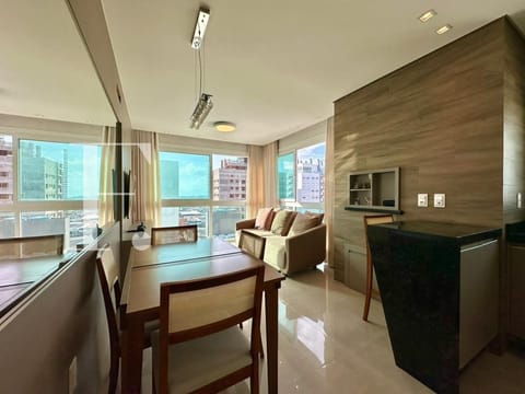 Apartamento com 79m², 2 dormitórios, 1 suíte, 2 vagas, Edifício Lá Plage em Capão da Canoa