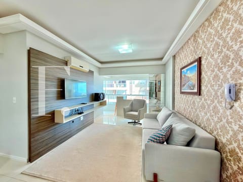 Apartamento com 83m², 2 dormitórios, 1 suíte, 1 vaga, Edifício Acquamarine em Capão da Canoa