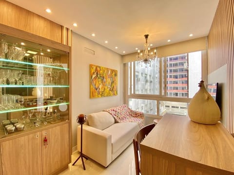 Apartamento com 55m², 2 dormitórios, 1 suíte, 1 vaga, Absoluto Palace em Capão da Canoa