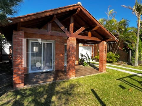 Casa com 210m², 4 dormitórios, 2 suítes, 2 vagas, no bairro Rainha do Mar em Xangri-Lá
