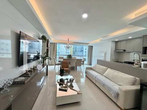 Apartamento com 84m², 2 dormitórios, 1 suíte, 1 vaga, Edifício Celebretty em Capão da Canoa