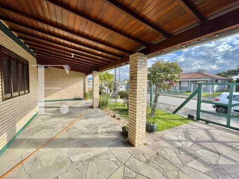 Casa com 170m², 5 dormitórios, 2 suítes, 3 vagas, no bairro Rainha do Mar em Xangri-Lá