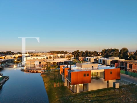 Sobrado com 267m², 4 dormitórios, 4 suítes, 2 vagas, Amaná em Xangri-Lá