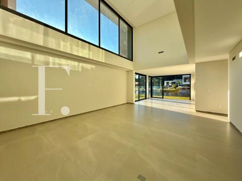 Sobrado com 267m², 4 dormitórios, 4 suítes, 2 vagas, Amaná em Xangri-Lá