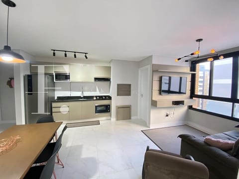 Apartamento com 58m², 2 dormitórios, 1 suíte, 1 vaga, Maria de Lucca Pellegrini em Capão da Canoa