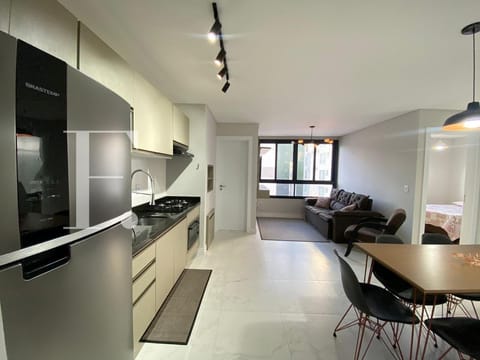 Apartamento com 58m², 2 dormitórios, 1 suíte, 1 vaga, Maria de Lucca Pellegrini em Capão da Canoa