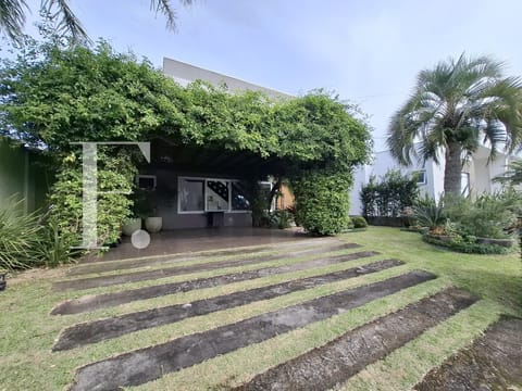 Casa Condomínio com 192m², 4 dormitórios, 3 suítes, 2 vagas, Las Palmas em Xangri-Lá