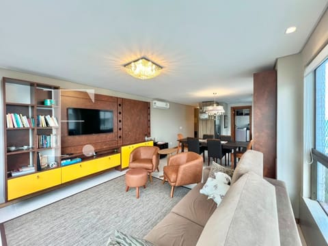 Apartamento com 161m², 3 dormitórios, 1 suíte, 2 vagas, Edifício Requinte em Capão da Canoa
