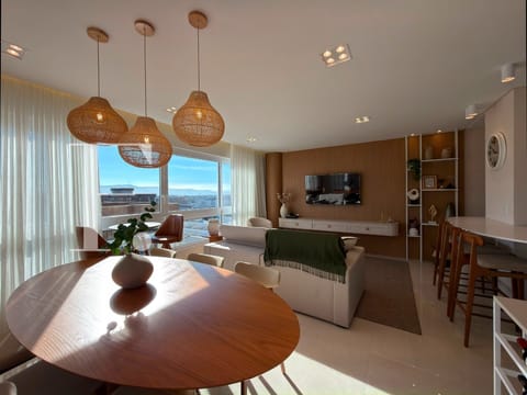 Apartamento com 90m², 3 dormitórios, 1 suíte, 2 vagas, Edifício Premium em Capão da Canoa