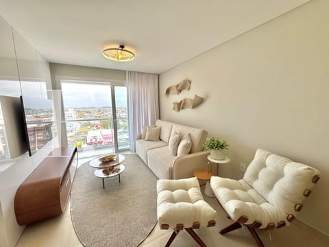Apartamento com 70m², 2 dormitórios, 1 suíte, 2 vagas, Edifício Premium em Capão da Canoa
