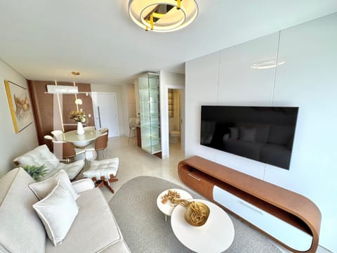 Apartamento com 70m², 2 dormitórios, 1 suíte, 2 vagas, Edifício Premium em Capão da Canoa