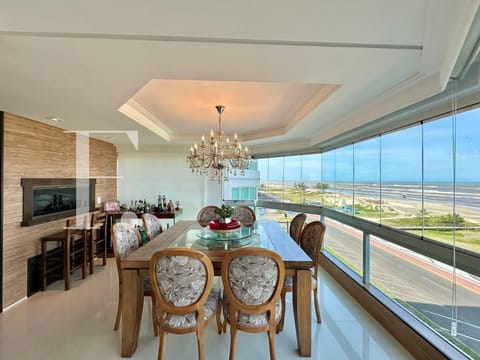 Apartamento com 188m², 4 dormitórios, 4 suítes, 2 vagas, Residencial Nilo Martinello em Capão da Canoa
