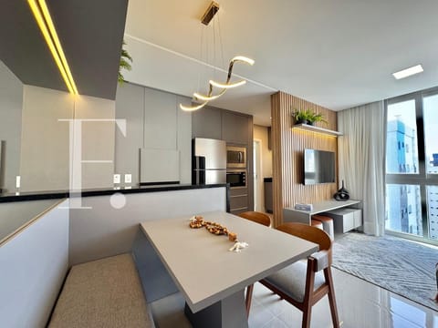 Apartamento com 61m², 2 dormitórios, 1 suíte, 1 vaga, Mirage em Capão da Canoa