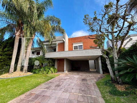 Sobrado com 317m², 5 dormitórios, 5 suítes, 2 vagas, Bosques de Atlântida em Xangri-Lá