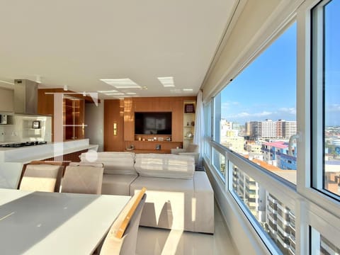 Apartamento com 93m², 3 dormitórios, 1 suíte, 2 vagas, Edifício Premium em Capão da Canoa
