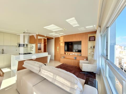 Apartamento com 93m², 3 dormitórios, 1 suíte, 2 vagas, Edifício Premium em Capão da Canoa
