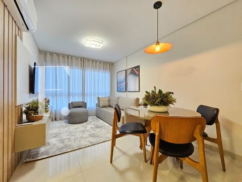 Apartamento com 63m², 2 dormitórios, 1 suíte, 2 vagas, Edifício Premium em Capão da Canoa
