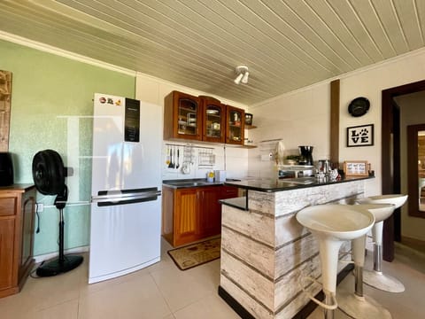 Casa com 140m², 3 dormitórios, 1 suíte, 2 vagas, no bairro Arpoador em Xangri-Lá