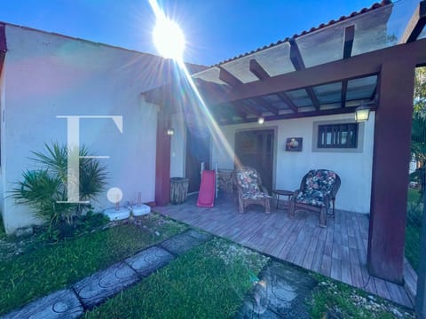 Casa com 140m², 3 dormitórios, 1 suíte, 2 vagas, no bairro Arpoador em Xangri-Lá