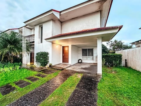 Sobrado com 152m², 3 dormitórios, 3 suítes, 2 vagas, Green Village Golf Club em Xangri-Lá
