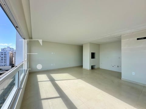 Apartamento com 126m², 3 dormitórios, 1 suíte, 2 vagas, Edifício Premium em Capão da Canoa