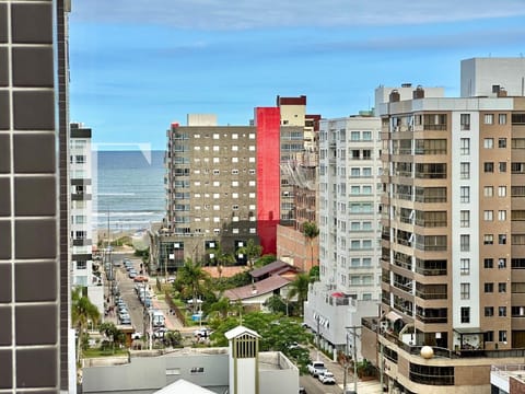 Apartamento com 64m², 2 dormitórios, 1 suíte, 2 vagas, Edifício Pinheiro em Capão da Canoa