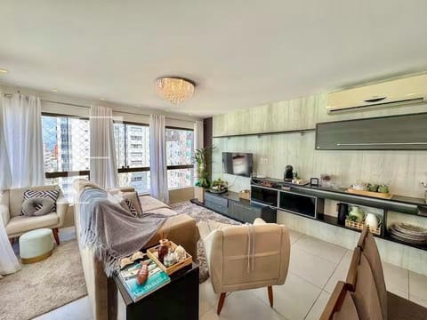 Apartamento com 107m², 3 dormitórios, 1 suíte, 2 vagas, Edifício Requinte em Capão da Canoa