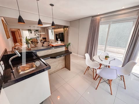 Apartamento com 120m², 3 dormitórios, 1 suíte, 2 vagas, Edifício Sydney em Capão da Canoa