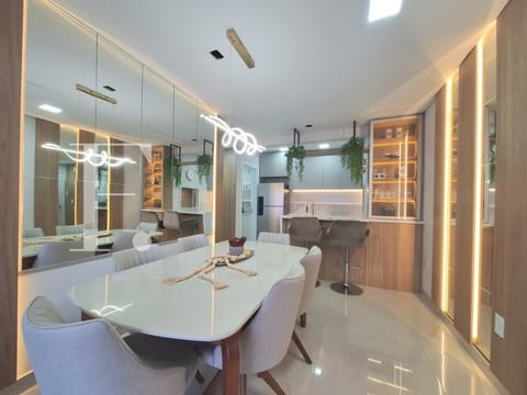 Apartamento com 69m², 2 dormitórios, 1 suíte, 1 vaga, Edifício Premium em Capão da Canoa