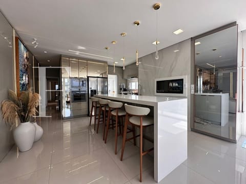 Apartamento com 140m², 3 dormitórios, 1 suíte, 2 vagas, Mirage em Capão da Canoa