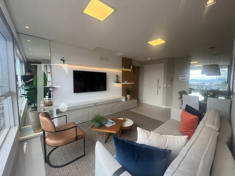 Apartamento com 64m², 2 dormitórios, 1 suíte, 1 vaga, Maiara Martinello em Capão da Canoa