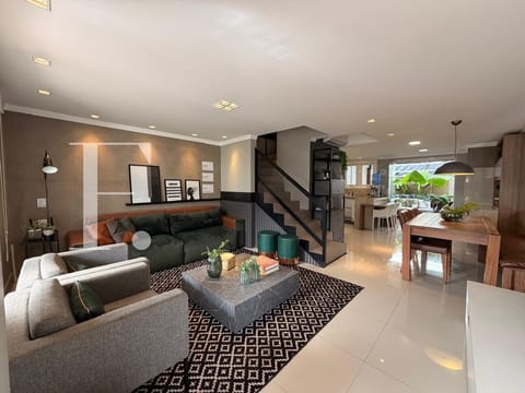 Sobrado com 110m², 3 dormitórios, 1 suíte, 2 vagas, Pacific em Xangri-Lá