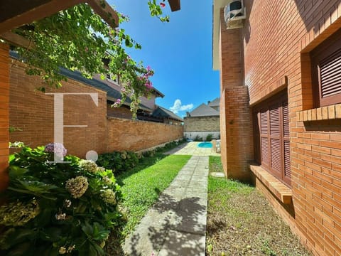 Casa com 227m², 4 dormitórios, 2 suítes, 2 vagas, no bairro Atlântida em Xangri-Lá