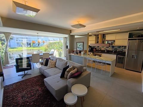 Apartamento com 131m², 2 dormitórios, 1 suíte, 2 vagas, Rossi Atlântida em Xangri-Lá