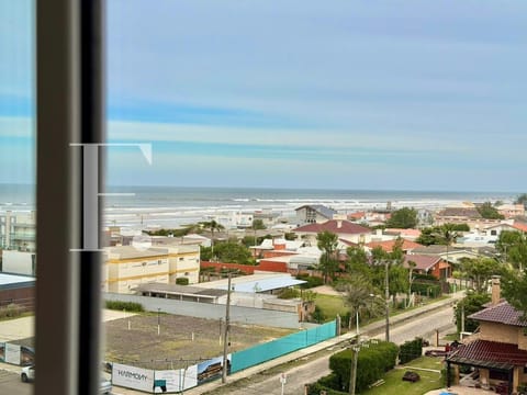 Apartamento com 64m², 2 dormitórios, 1 suíte, 1 vaga, Edifício Wave em Capão da Canoa
