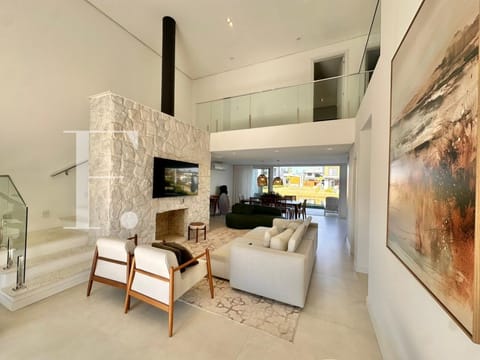 Sobrado com 280m², 4 dormitórios, 4 suítes, 2 vagas, Sunset em Xangri-Lá