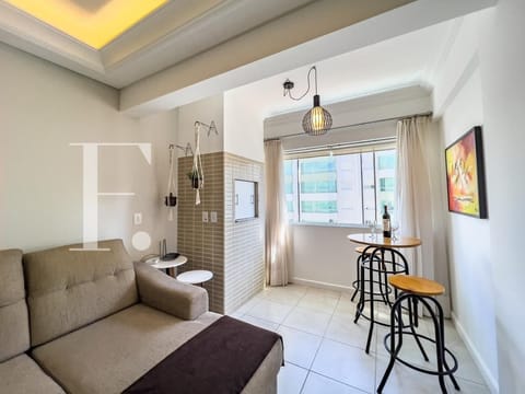 Apartamento com 67m², 2 dormitórios, 1 suíte, 1 vaga, Edifício Rio Tejo em Capão da Canoa