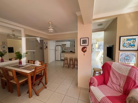 Apartamento com 90m², 2 dormitórios, 1 suíte, 1 vaga, Edifício Munique em Capão da Canoa