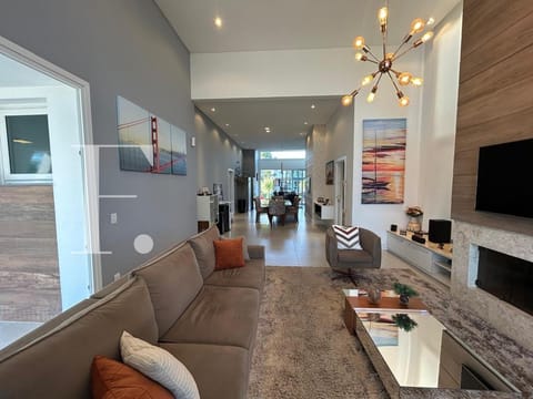 Casa Condomínio com 214m², 4 dormitórios, 4 suítes, 2 vagas, Malibu em Xangri-Lá